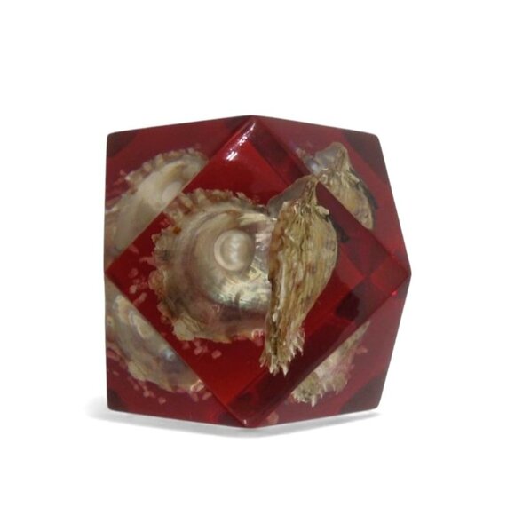 CHRISTIAN PAPERWEIGHT Shell with Pearl Red and Clear Lucite Vintage - Picture 8 of 10